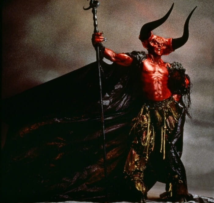 Photo du diable rouge du film Legend