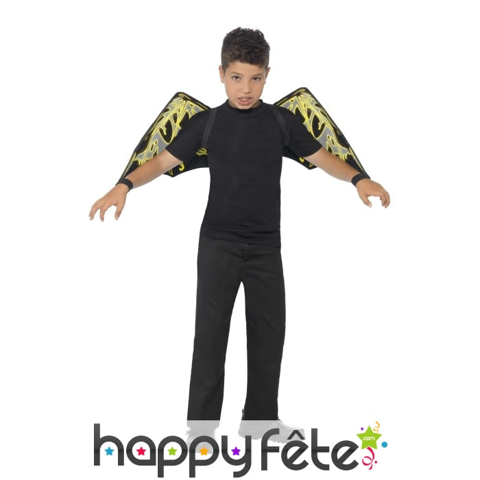 Ailes phosporescentes de chauve souris, enfant