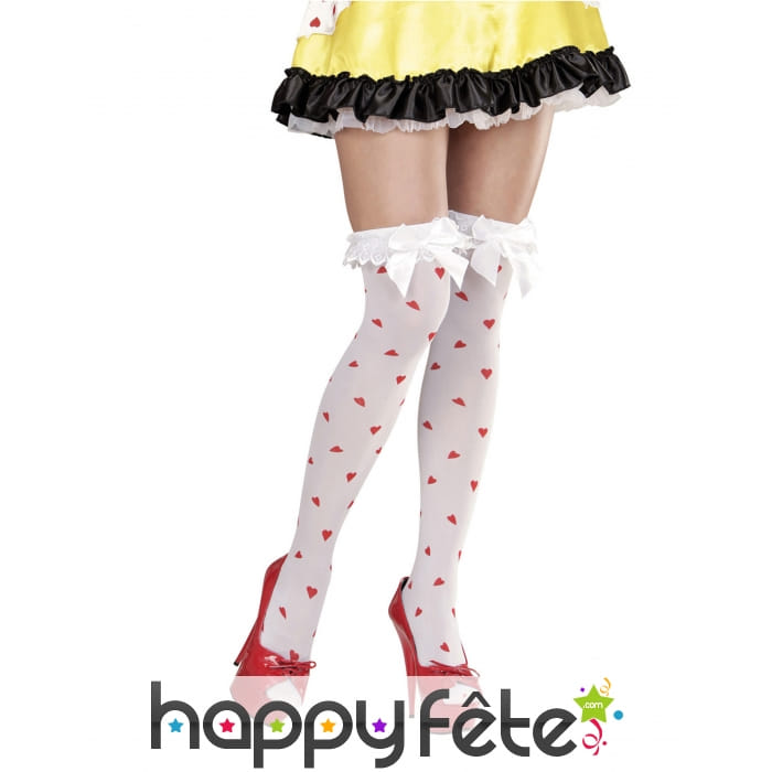 Bas blancs recouverts de coeurs rouges