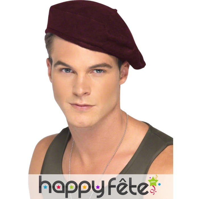 Beret de soldat rouge