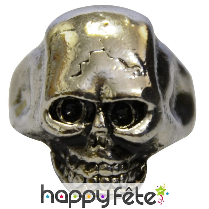 Bague métalique avec tête de mort