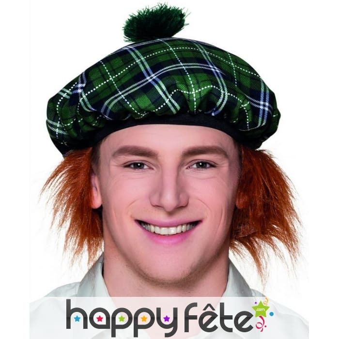 Béret vert écossais avec cheveux