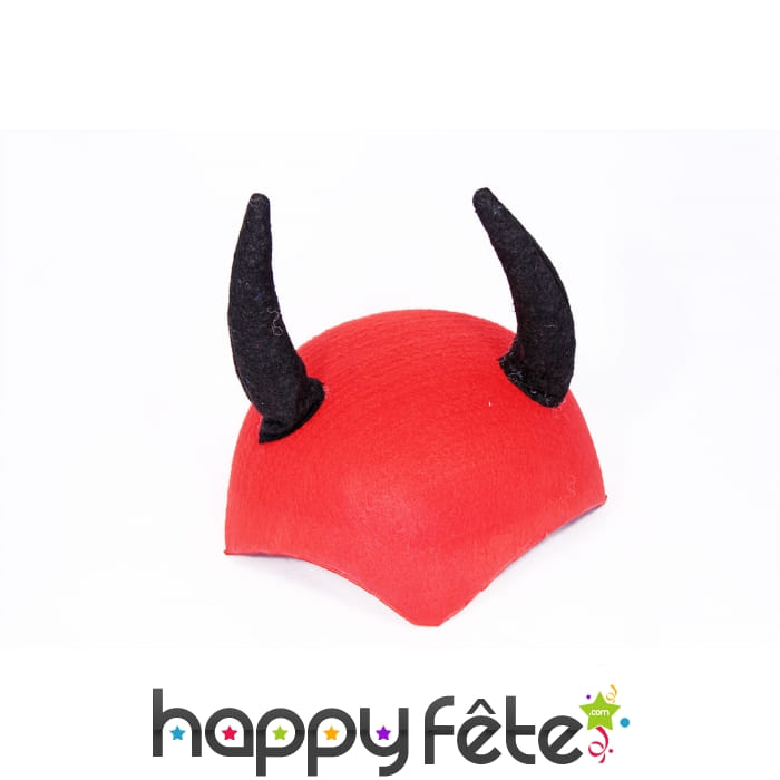 Chapeau coiffe rouge avec cornes de diable