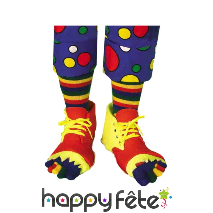 Chaussures de clown trouées et chaussettes
