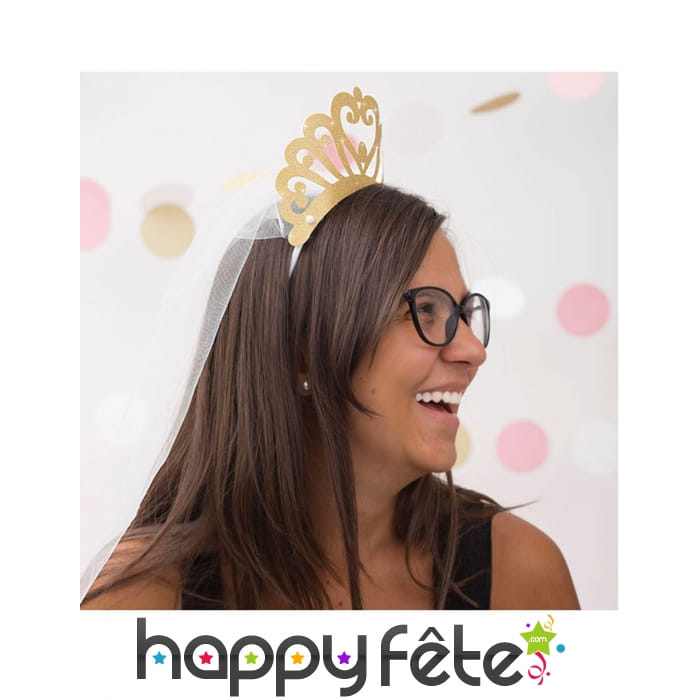 Couronne de mariée dorée en carton avec voile