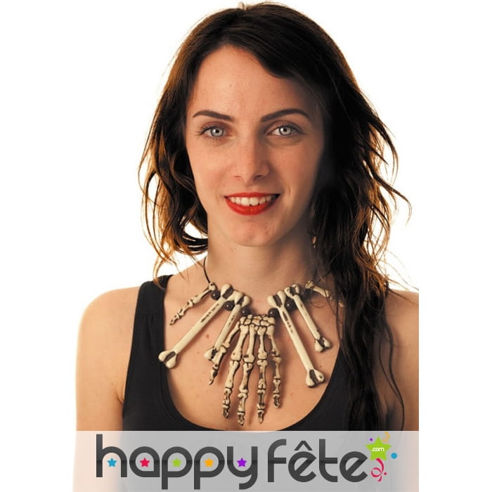Collier d'os avec main squelette