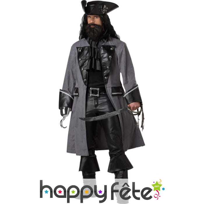 Costume de pirate avec longue veste sombre