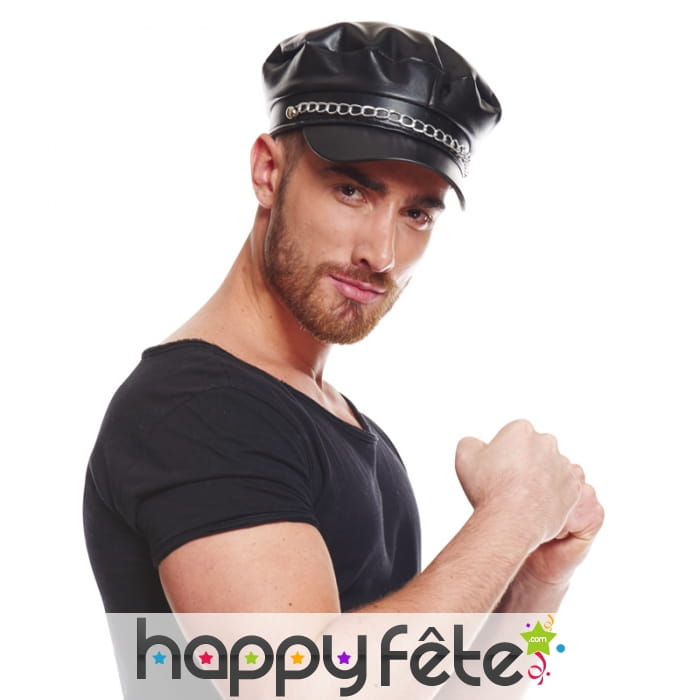 Casquette de rockeur avec chaine