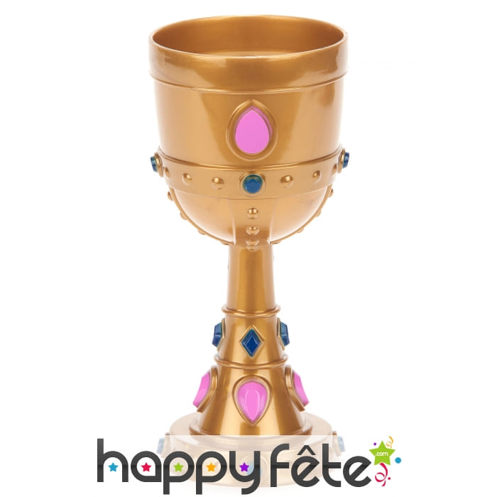 Coupe de roi médiévale et dorée