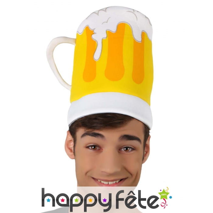 Chapeau en forme de chope de bière
