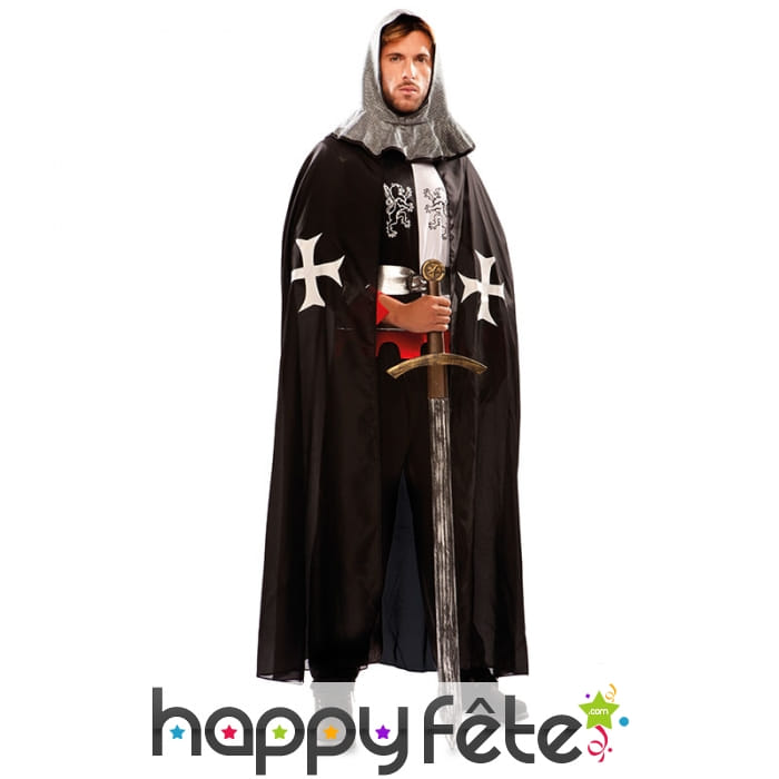 Cape noire médiévale avec croix blanches, homme