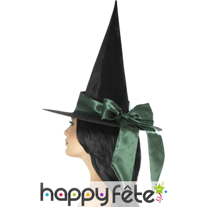 Chapeau pointu noir et noeud vert