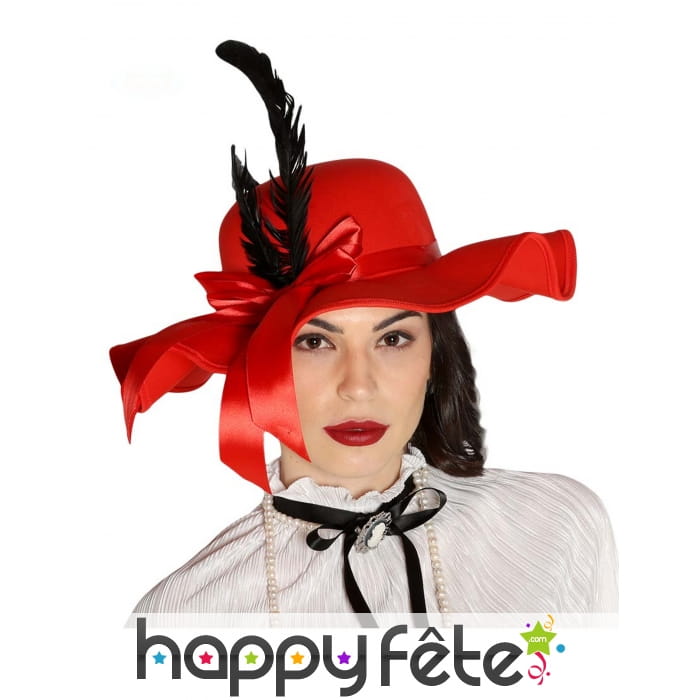 Chapeau rouge années 20 avec plumes et ruban