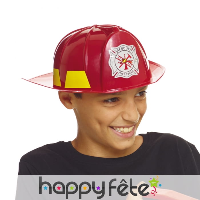 Casque rouge de pompier pour petit garçon