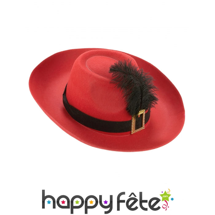 Chapeau rouge de mousquetaire avec plume noire