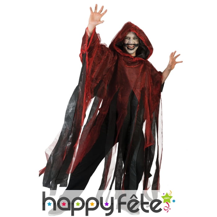 Cape rouge et noire en lambeaux