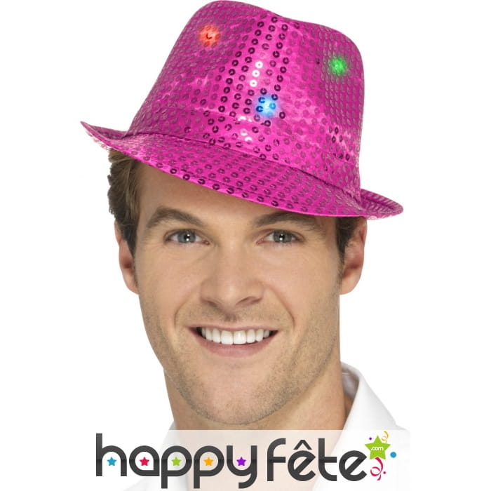 Chapeau rose et lumineux à sequins