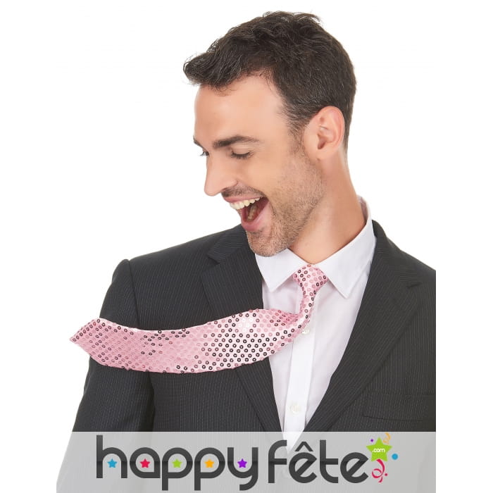 Cravate rose recouverte de sequins