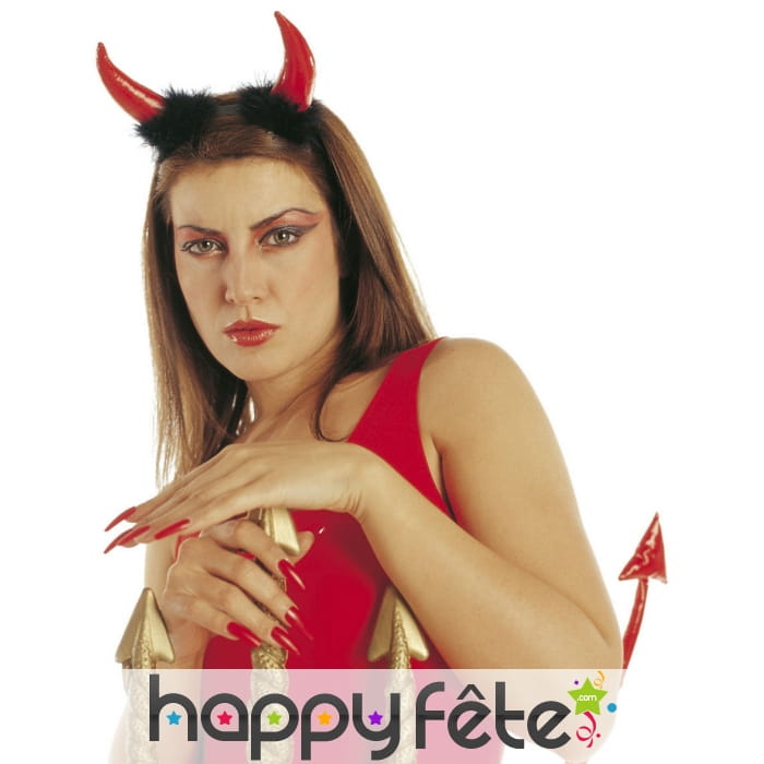 Cornes rouges sur serre tête