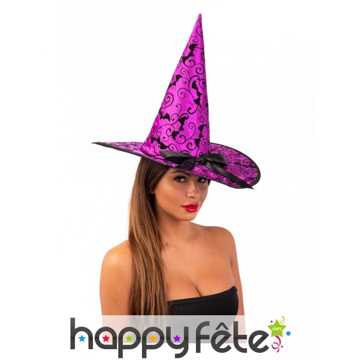 Chapeau violet de sorcière avec chauve-souris