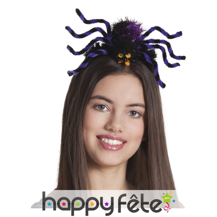 Grosse araignée violette sur serre-tête