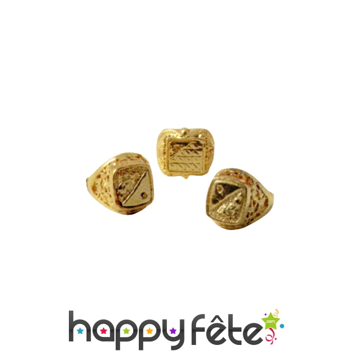 Grosse chevalière dorée