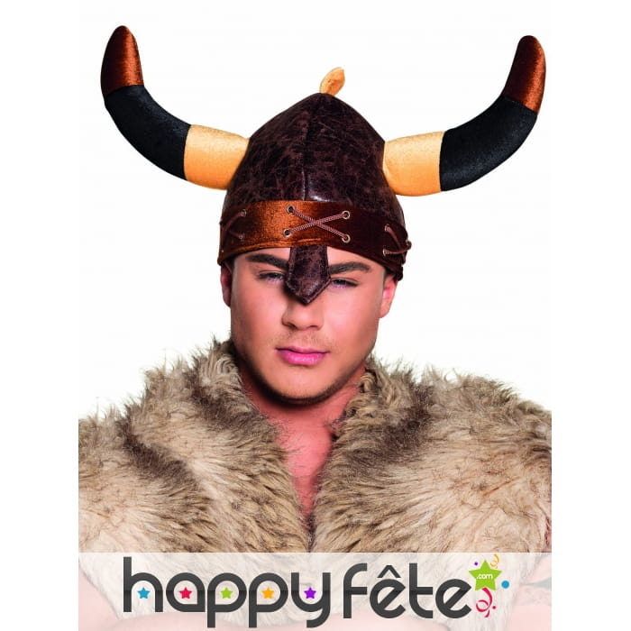 Grand casque marron avec cornes