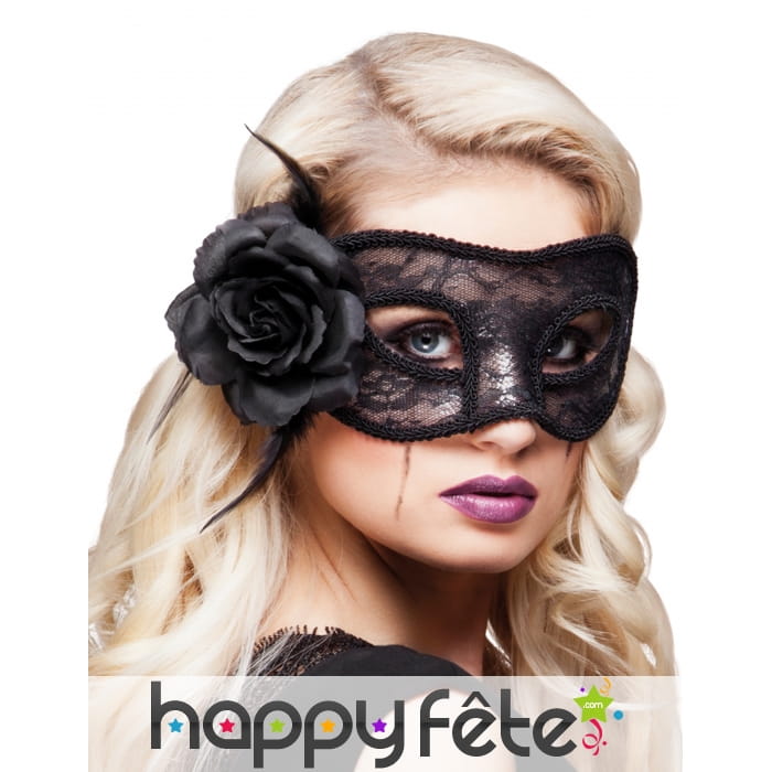 Loup en dentelle avec rose noire