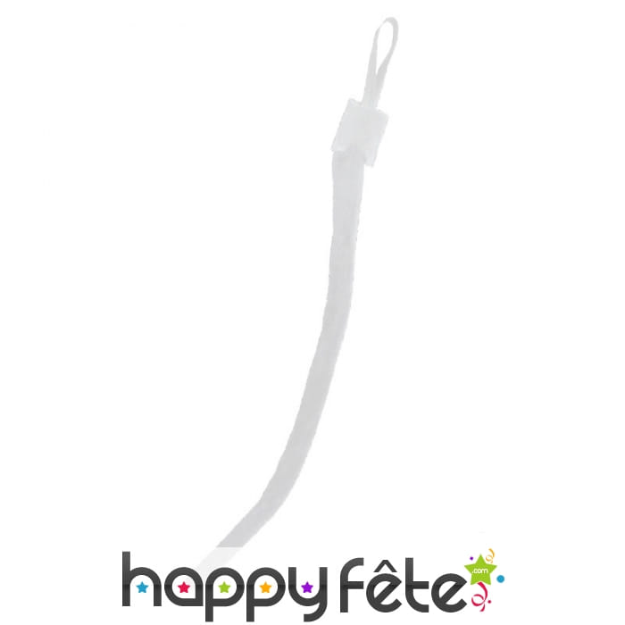 Longue et fine queue de chat blanche