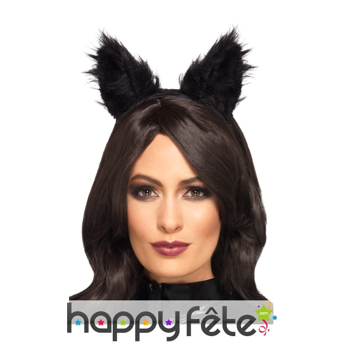 Longues oreilles de chat noir en fourrure