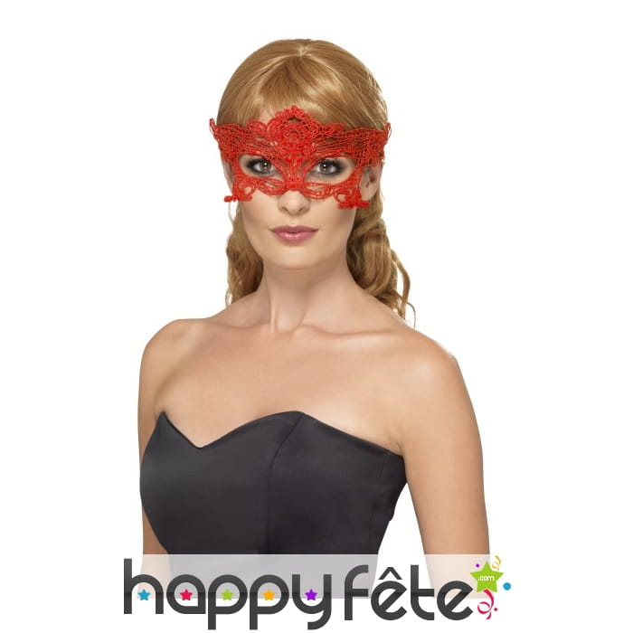 Loup rouge en dentelle brodée