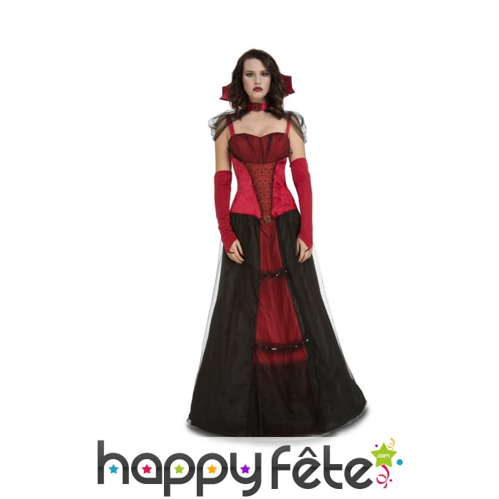 Longue robe rouge et noire de femme vampire
