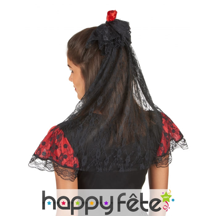 Long voile noir en dentelle décoré d'une rose