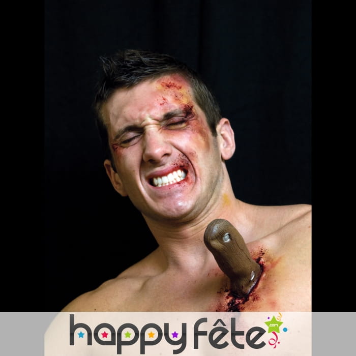 Manche de couteau planté dans la peau