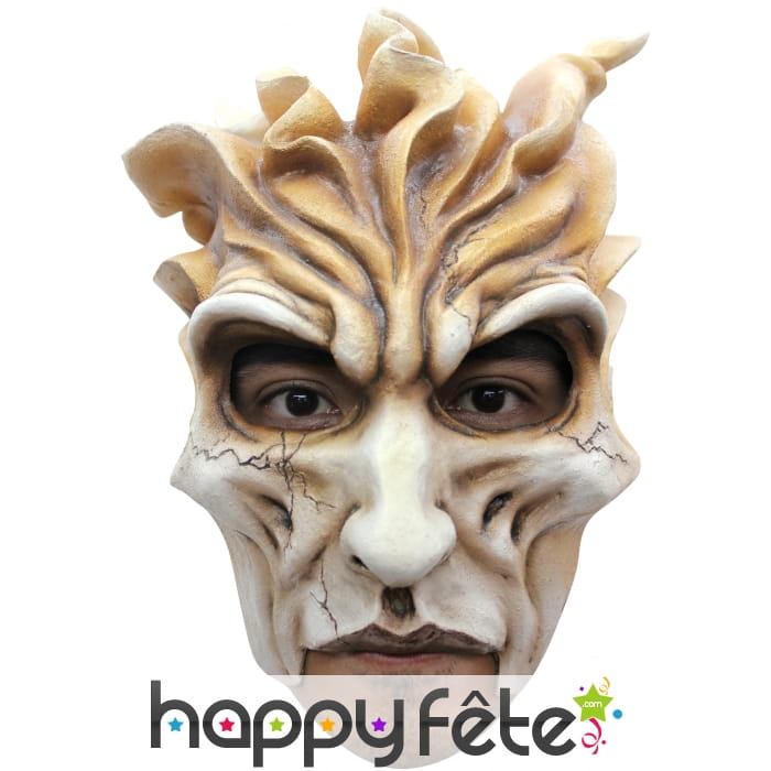 Masque de monstre au visage fossilisé