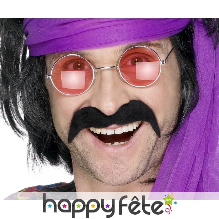 Moustaches noires style hippies