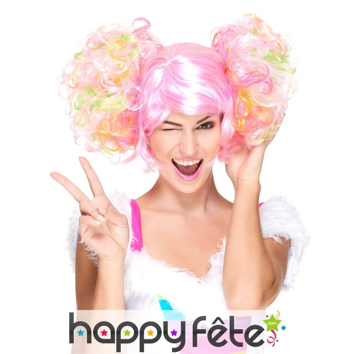 Perruque à couettes bouclées rose clair