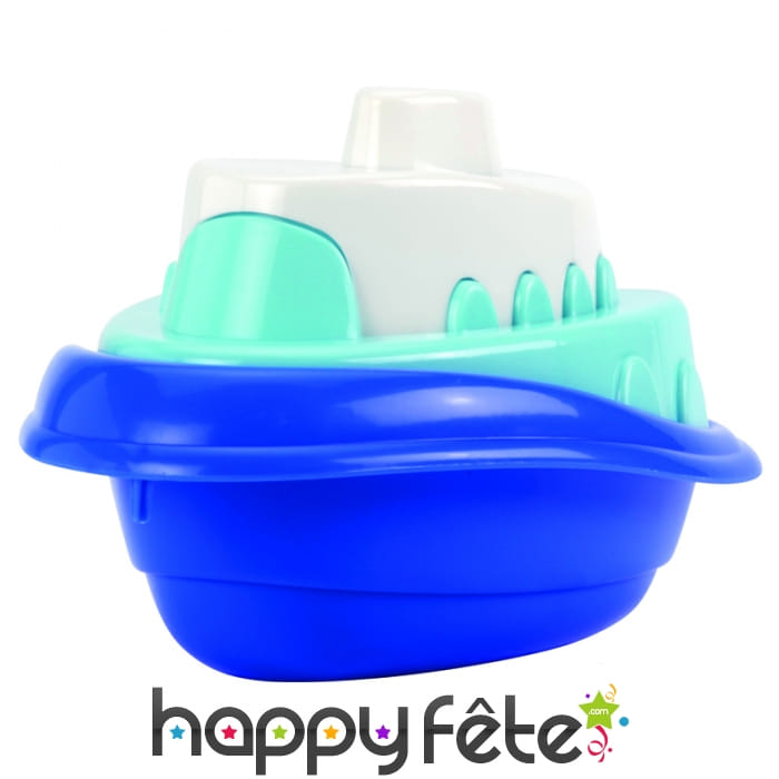 Petit bateau en plastique
