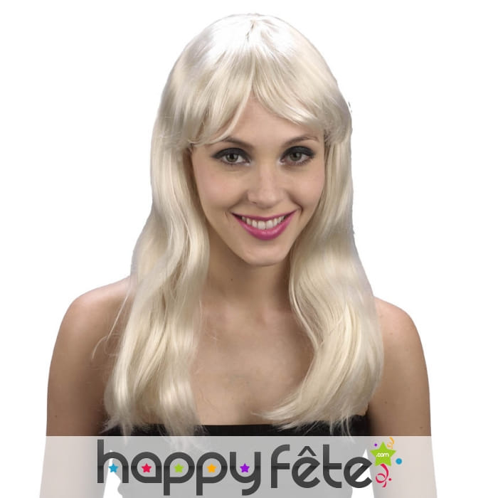 Perruque blonde légèrement ondulée
