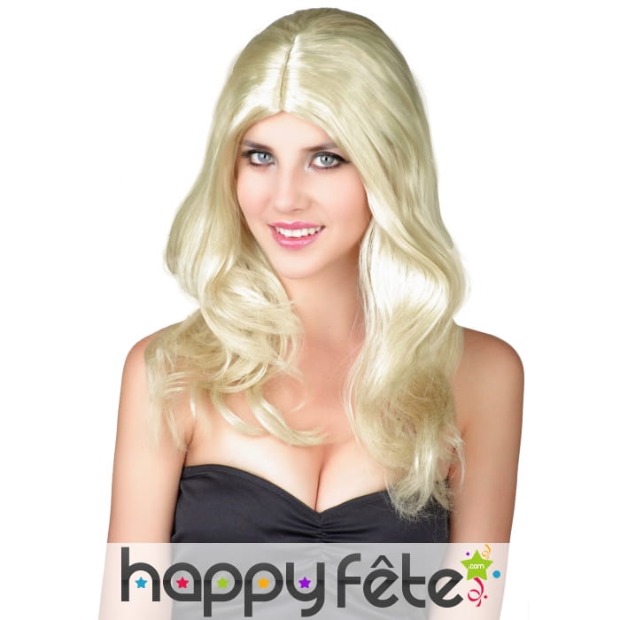 Perruque blonde ondulée avec raie centrale