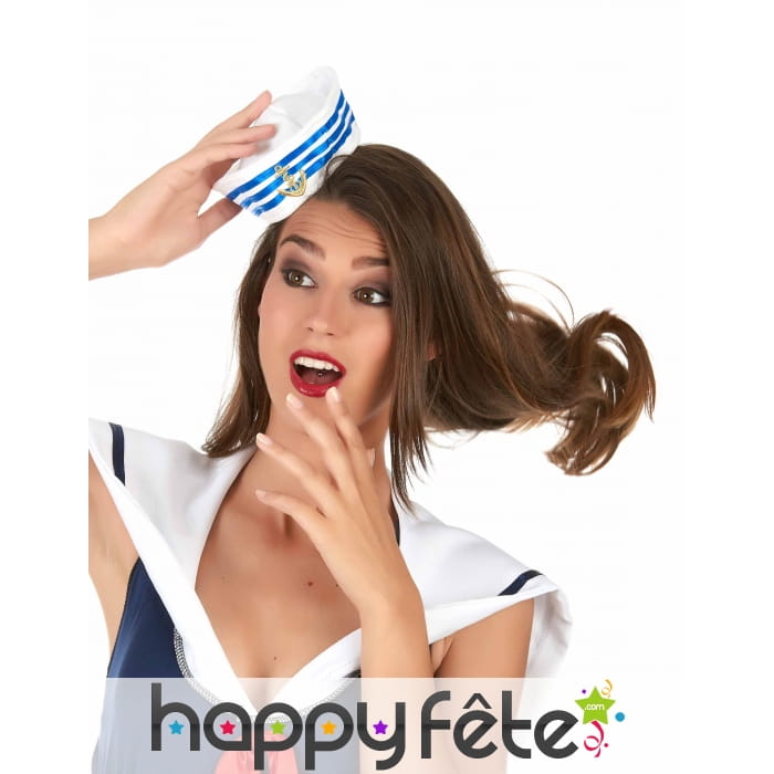 Petit chapeau de marin blanc et bleu