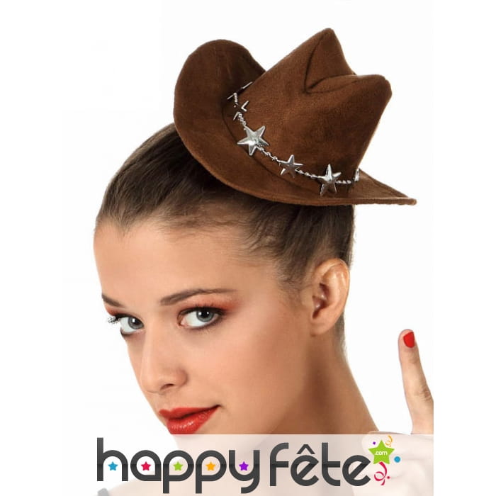 Petit chapeau marron de cowboy sur pince