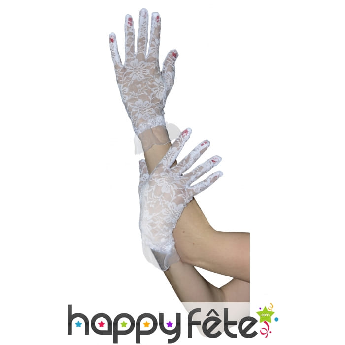Paire de gants blancs en dentelle