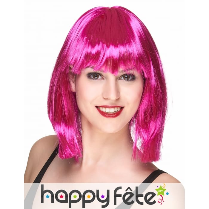 Perruque fuschia mi-longue avec frange