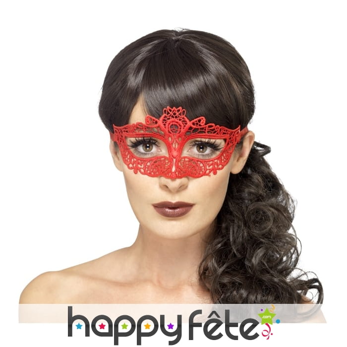 Petit loup rouge en dentelle brodée et filigrane