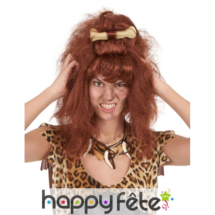 Perruque marron femme des cavernes avec os