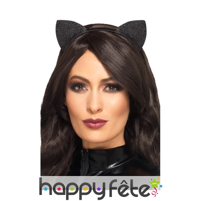 Petites oreilles de chat noir scintillantes