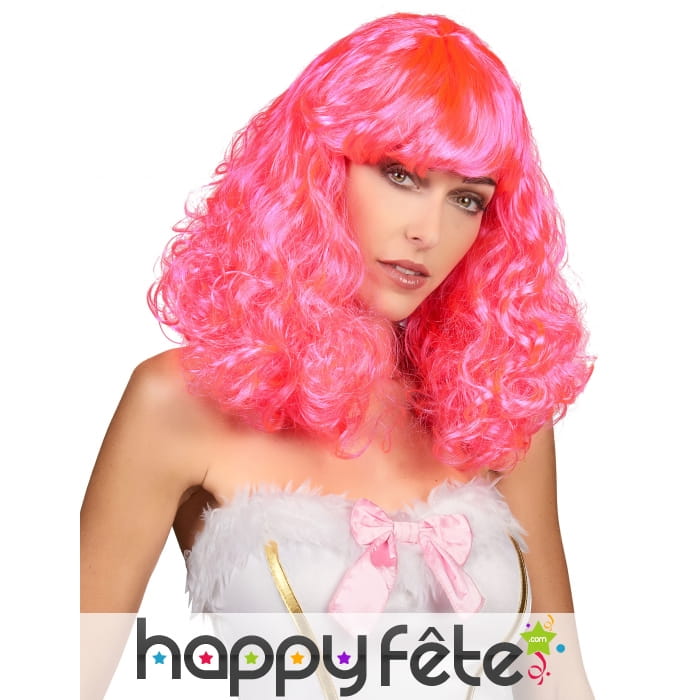 Perruque ondulée rose mi-longue