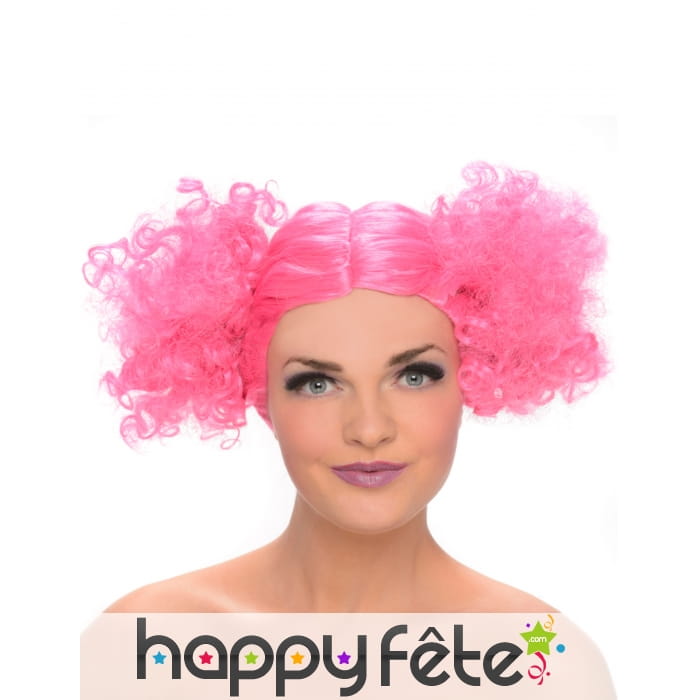 Perruque rose avec couettes frisées