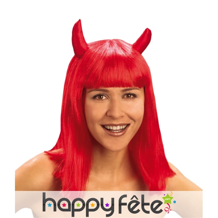 Perruque rouge lisse mi-longue avec cornes